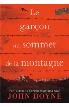 Le garçon au sommet de la montagne