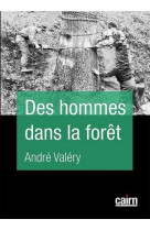 Des hommes dans la forêt