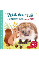 Petit ecureuil ramasse des noisettes